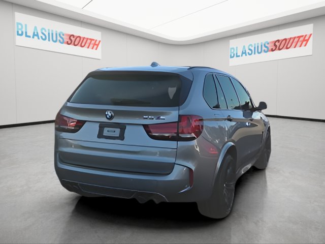 2018 BMW X5 M view 3