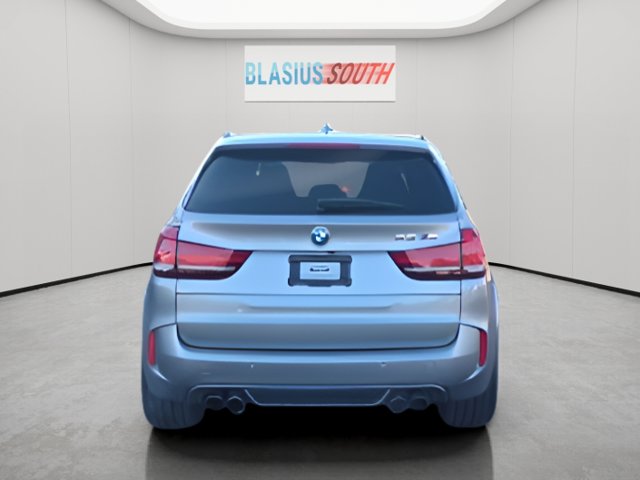 2018 BMW X5 M view 4