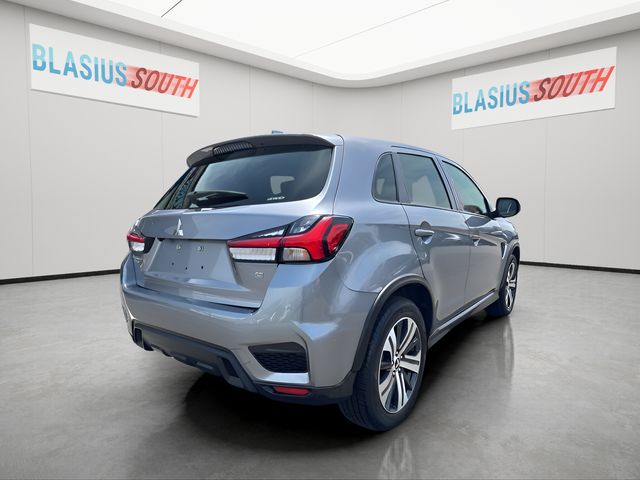 2024 Mitsubishi Outlander Sport view 3