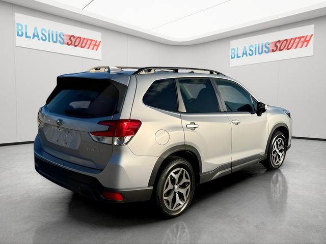 2023 Subaru Forester view 3