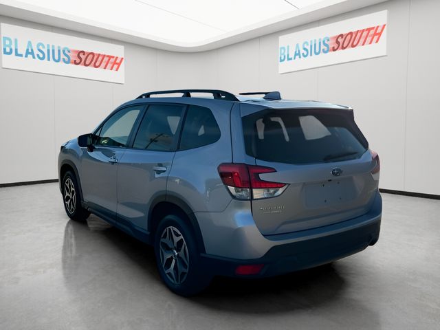 2023 Subaru Forester view 5
