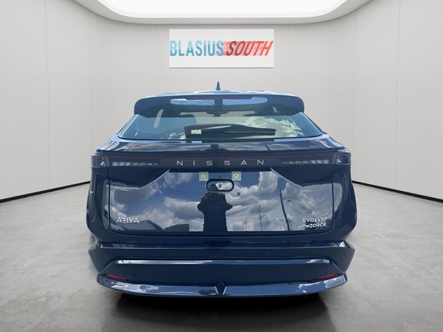 2023 Nissan Ariya view 4