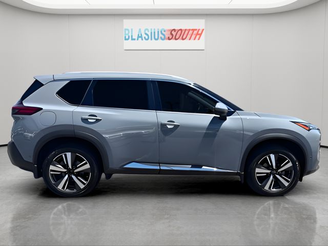 2023 Nissan Rogue view 2