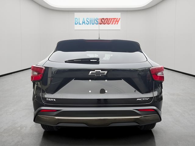 2024 Chevrolet Trax view 4
