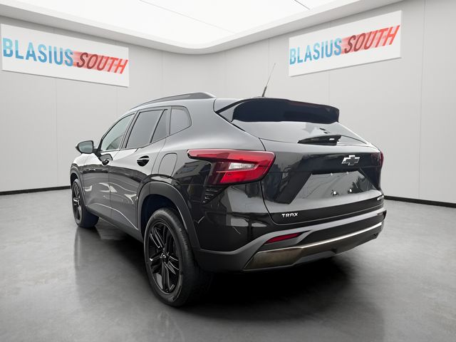 2024 Chevrolet Trax view 5