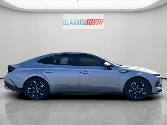 2025 Hyundai Sonata view 2
