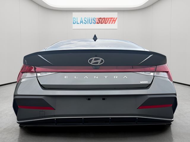 2025 Hyundai Elantra Hybrid view 4