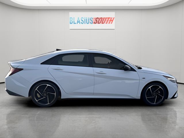 2023 Hyundai Elantra view 2