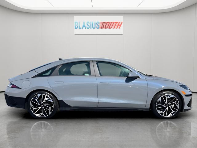 2023 Hyundai IONIQ 6 view 2