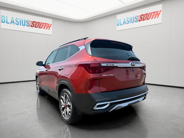 2021 Kia Seltos view 5