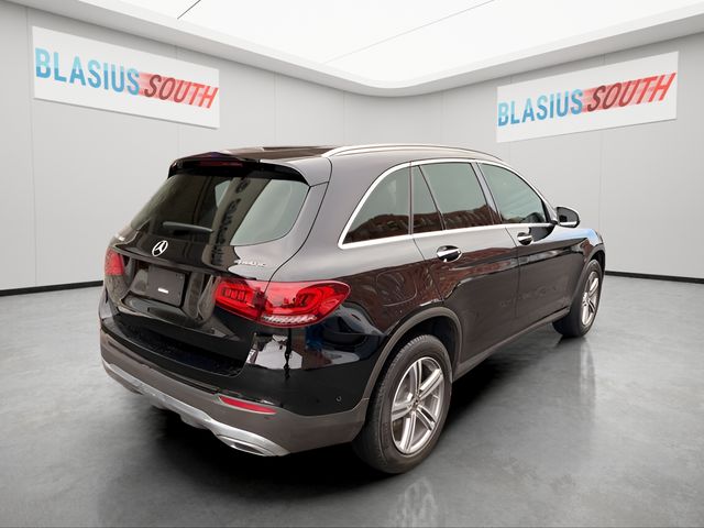 2022 Mercedes-Benz GLC view 3