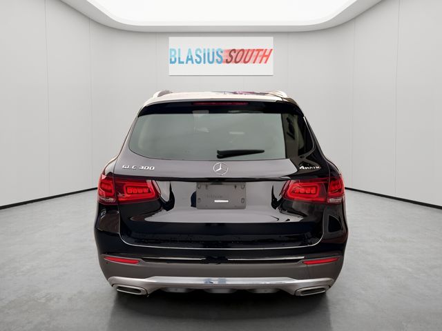 2022 Mercedes-Benz GLC view 4