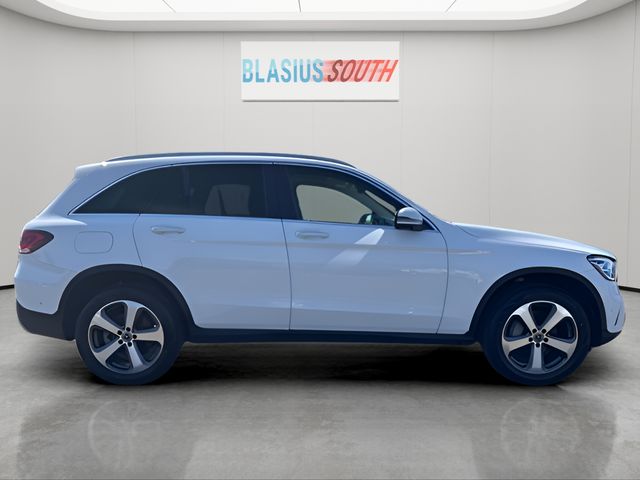 2022 Mercedes-Benz GLC view 2