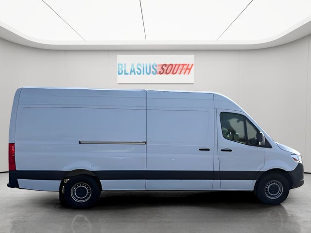 2022 Mercedes-Benz Sprinter 2500 view 2