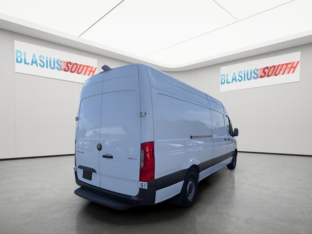 2022 Mercedes-Benz Sprinter 2500 view 3