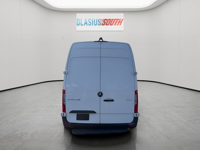 2022 Mercedes-Benz Sprinter 2500 view 4