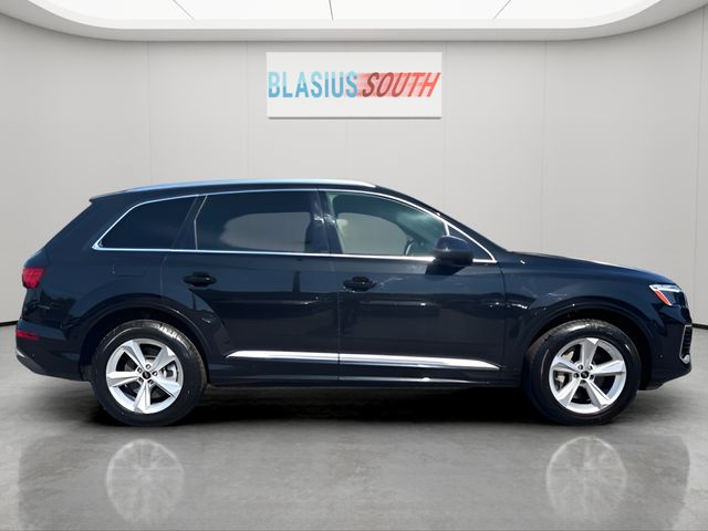 2025 Audi Q7 view 2