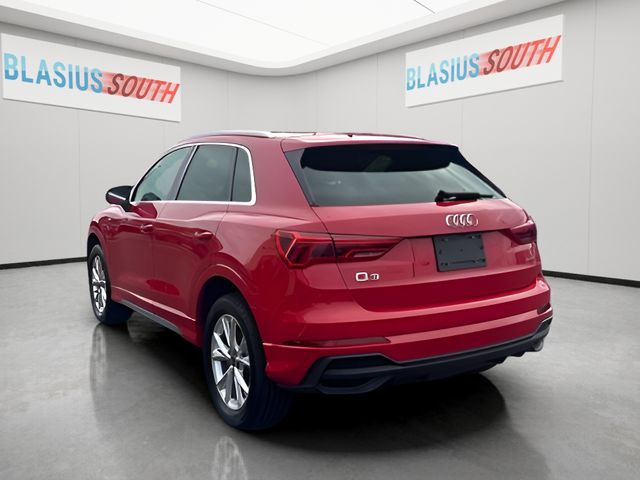 2025 Audi Q3 view 5
