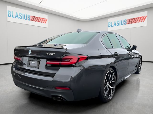 2023 BMW 5 Series view 3
