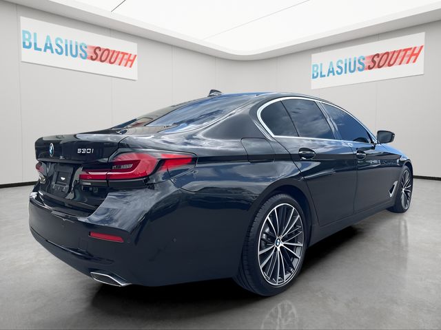 2023 BMW 5 Series view 3