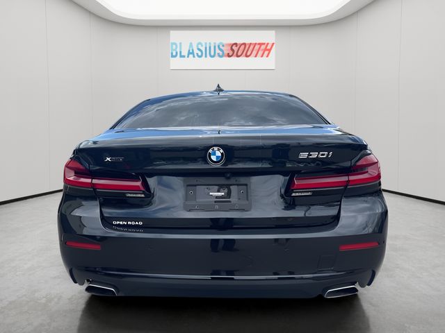 2023 BMW 5 Series view 4
