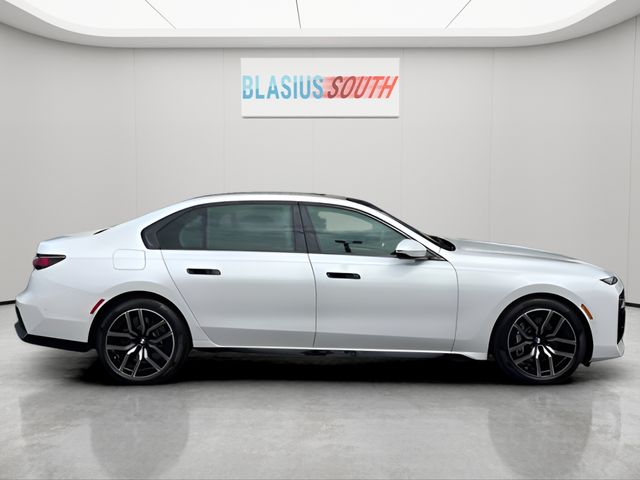 2023 BMW 7 Series view 2