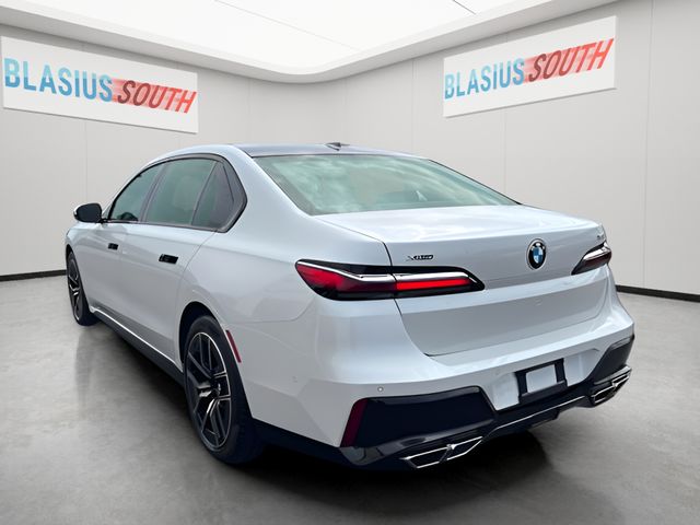 2023 BMW 7 Series view 5