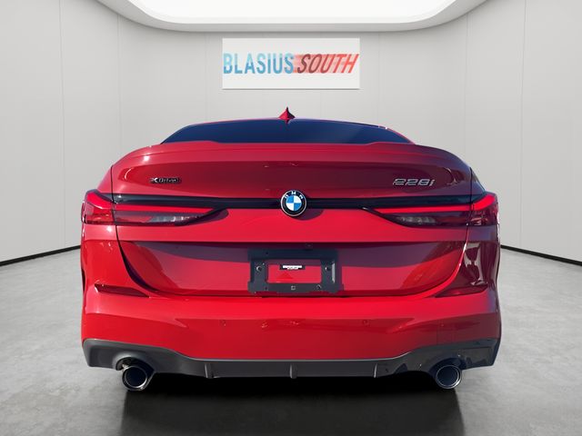 2023 BMW 2 Series view 3