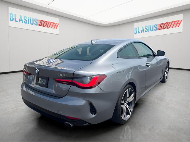 2023 BMW 4 Series view 3