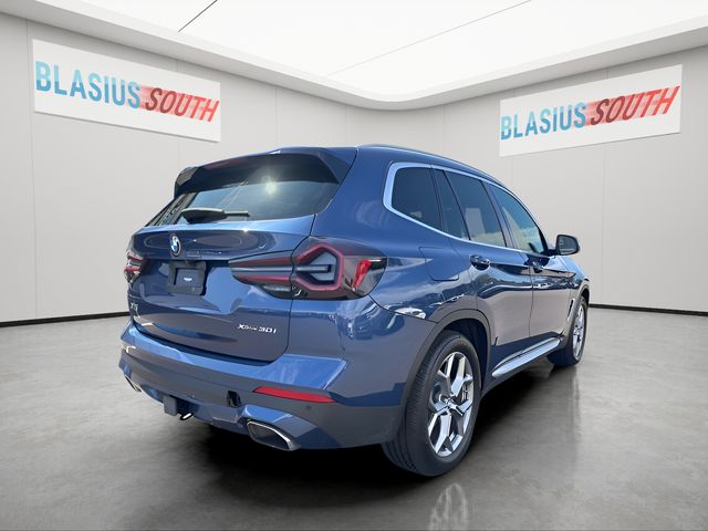 2023 BMW X3 view 3