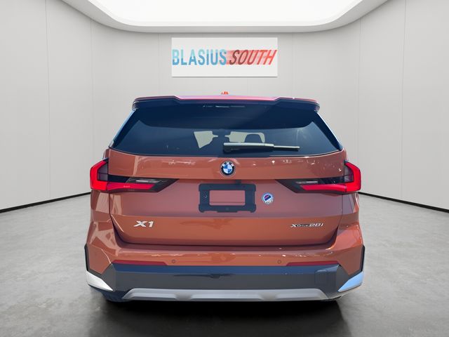 2023 BMW X1 view 4