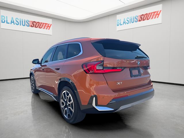 2023 BMW X1 view 5