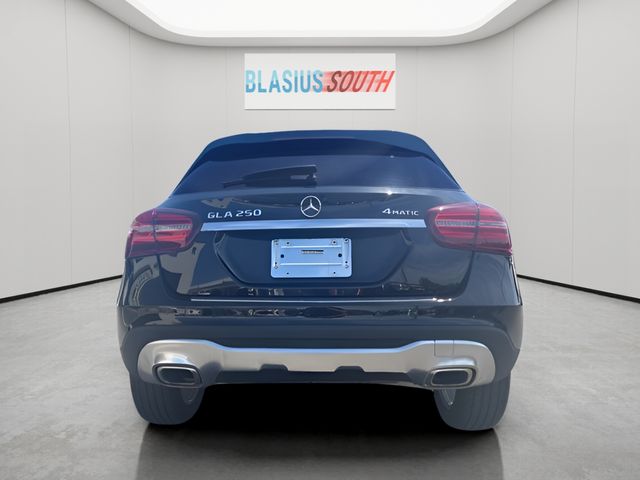 2020 Mercedes-Benz GLA view 4
