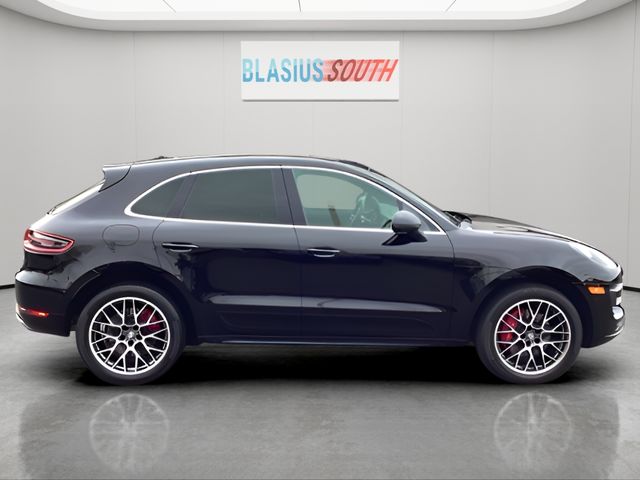 2016 Porsche Macan view 2