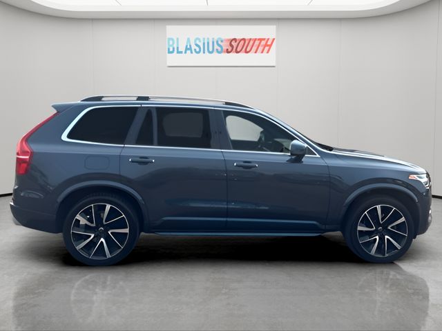 2018 Volvo XC90 view 2