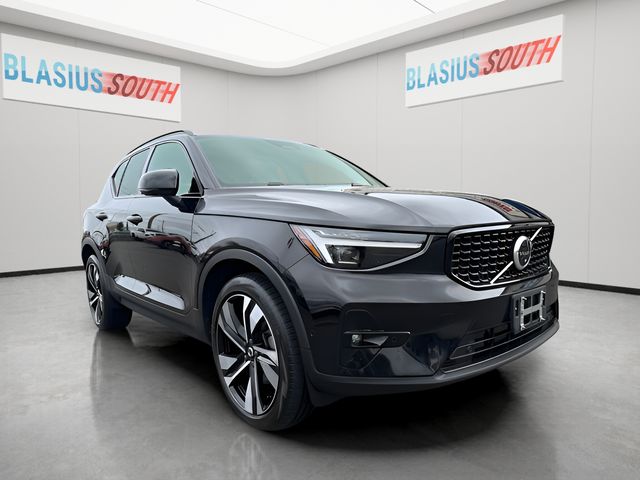 2023 Volvo XC40