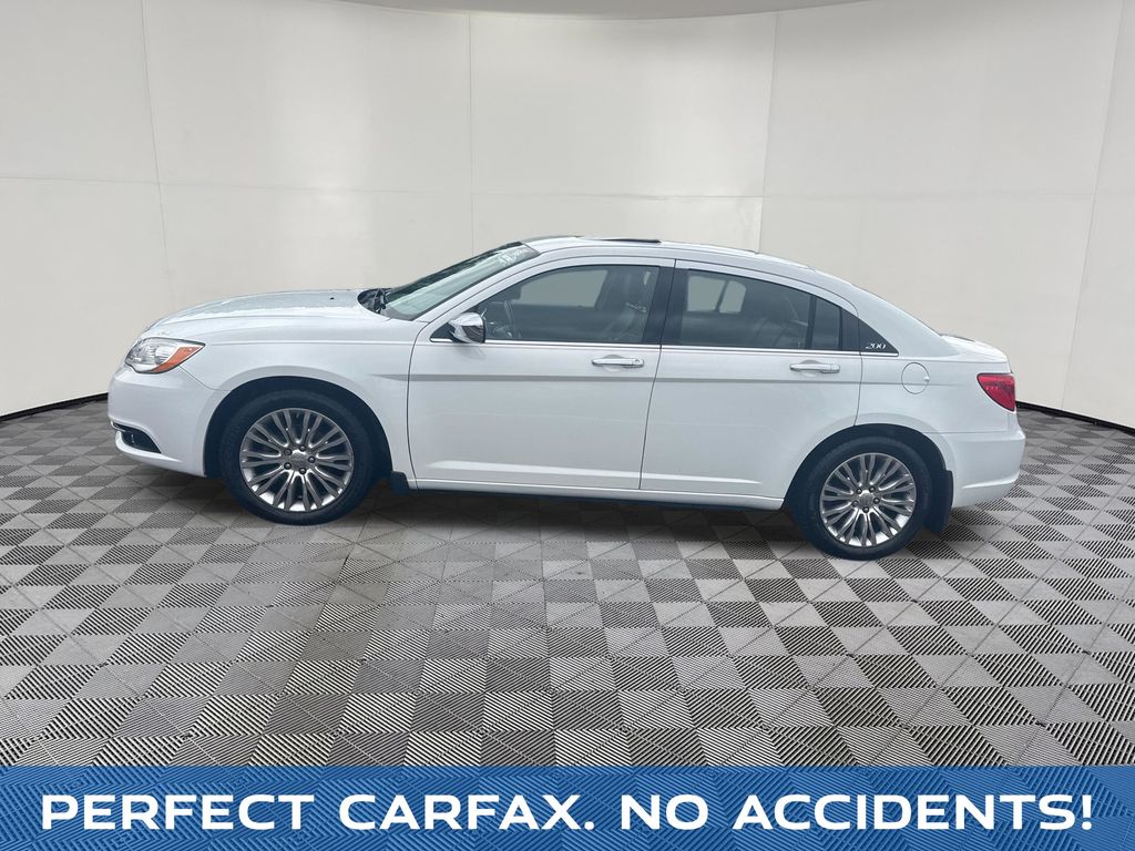 2011 Chrysler 200 view 2