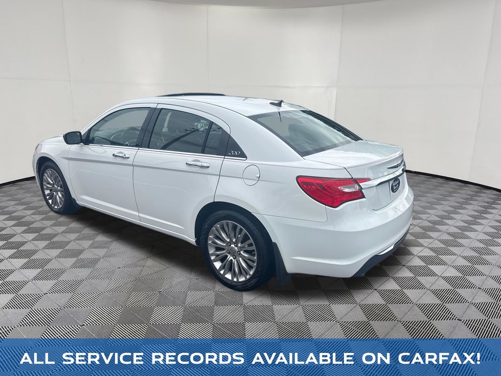 2011 Chrysler 200 view 3
