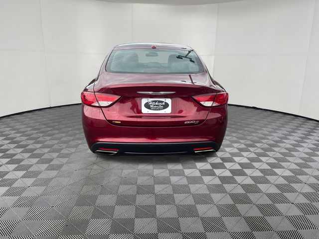 2015 Chrysler 200 view 4