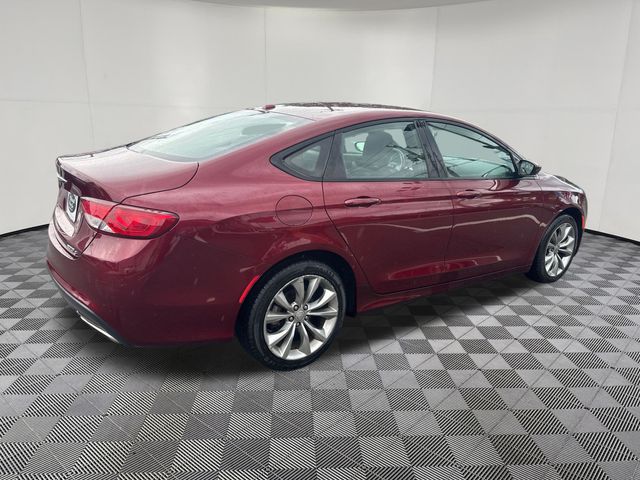 2015 Chrysler 200 view 5