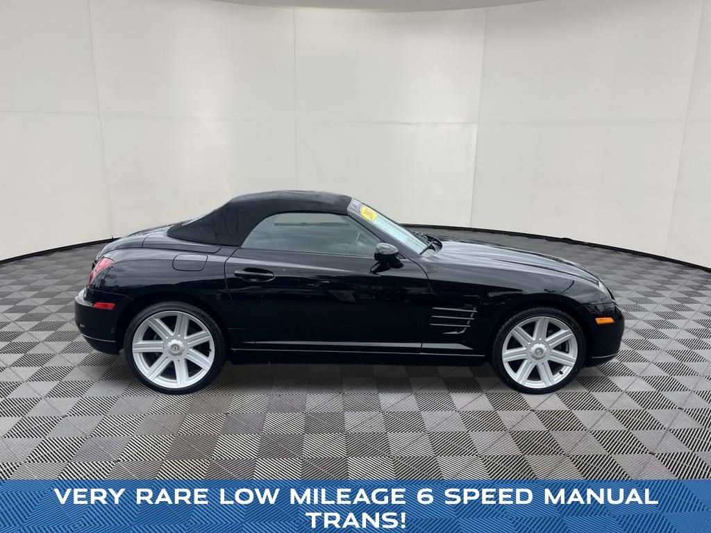 2007 Chrysler Crossfire view 4