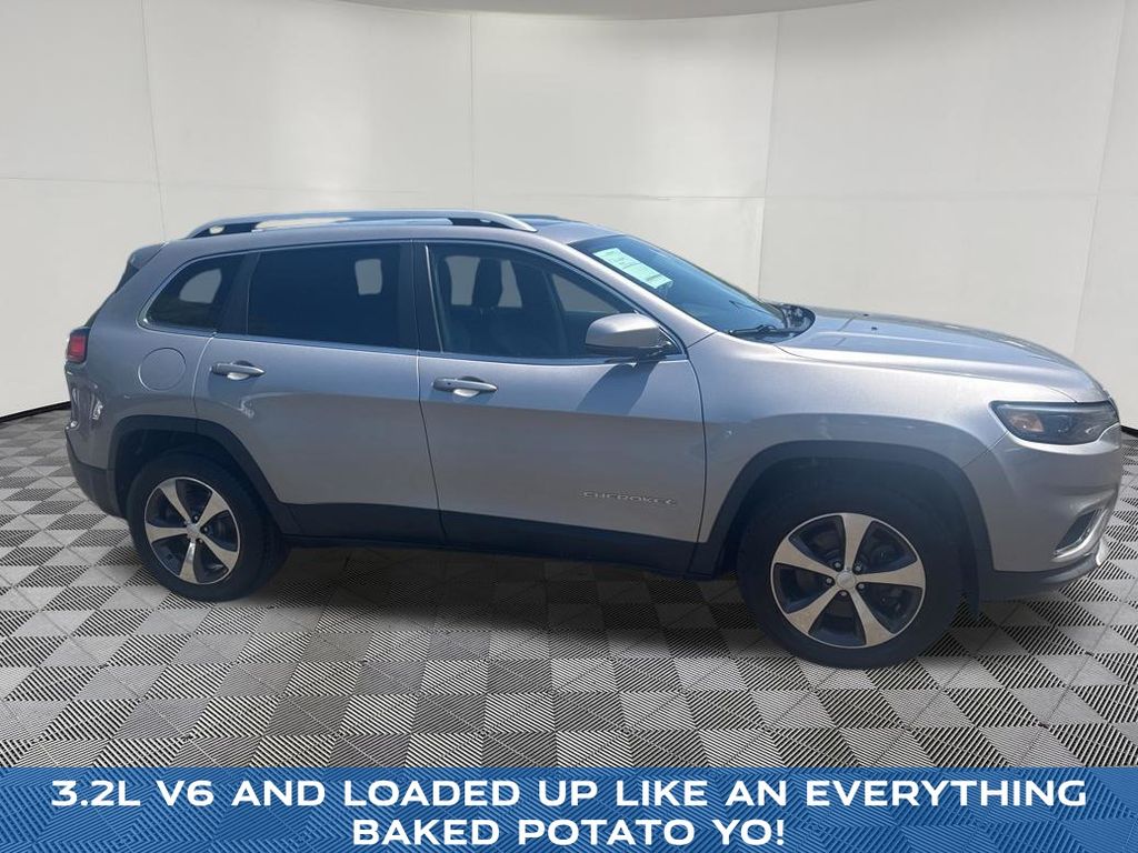 2019 Jeep Cherokee view 3