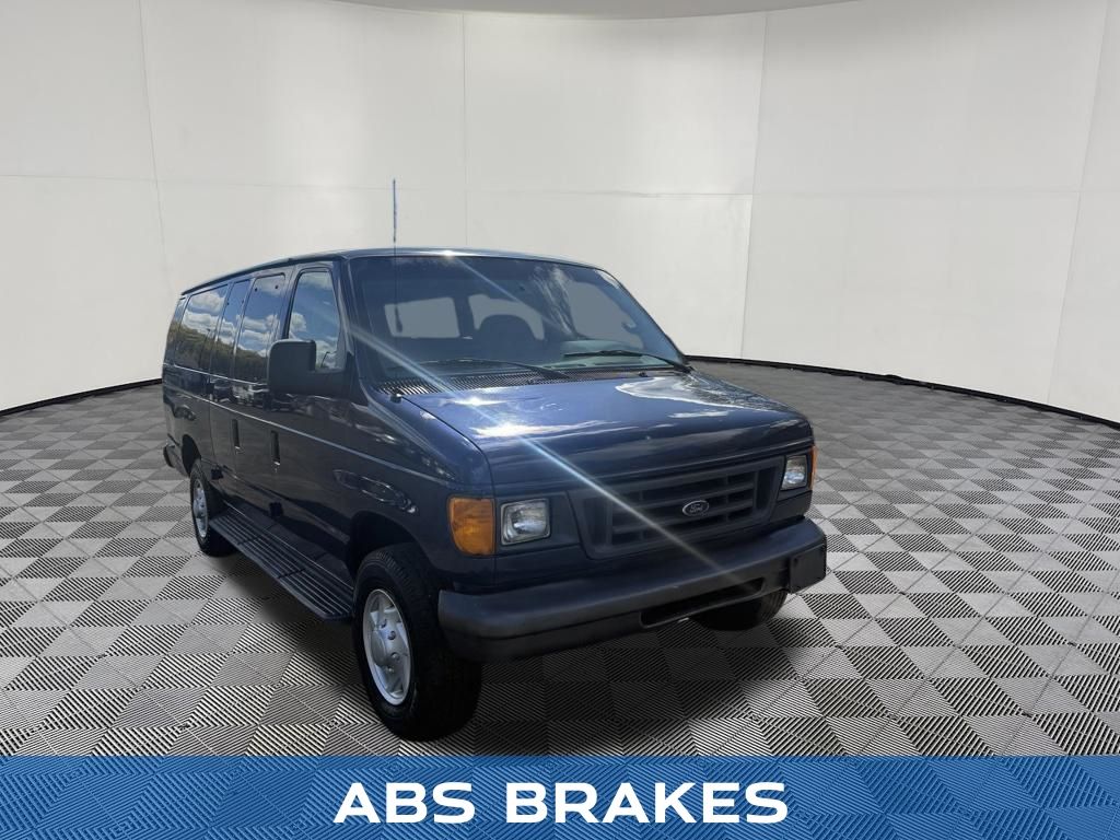 2007 Ford E-350SD view 3