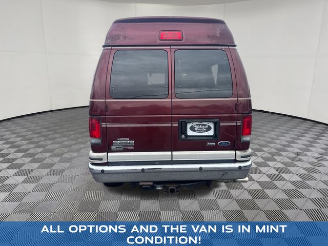 2009 Ford E-250 view 4
