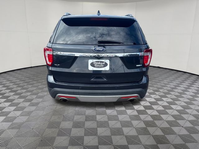 2017 Ford Explorer view 4