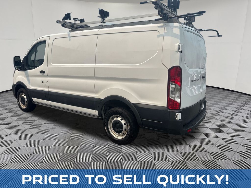 2022 Ford Transit-250 view 3