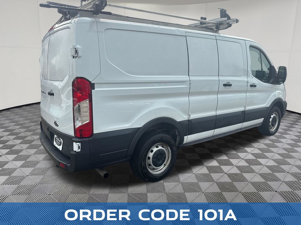 2022 Ford Transit-250 view 5