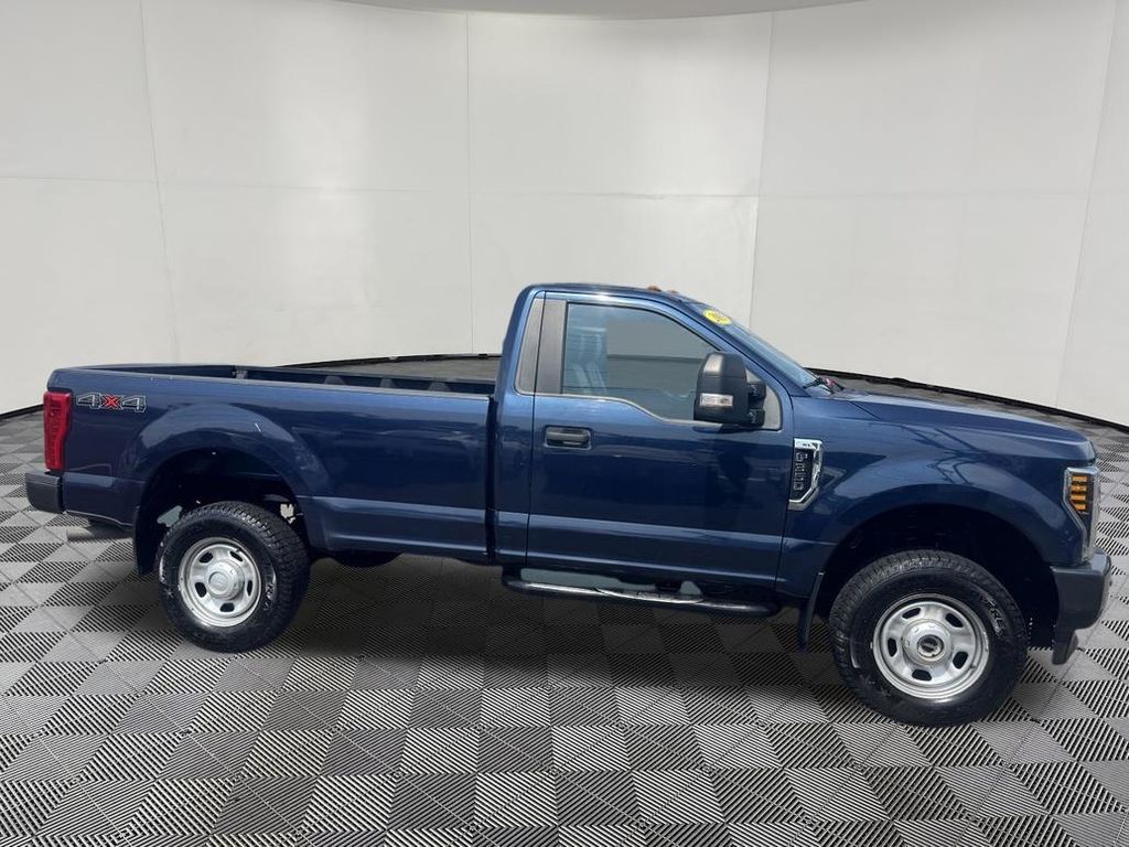 2019 Ford F-350SD view 4
