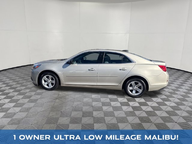 2015 Chevrolet Malibu view 3
