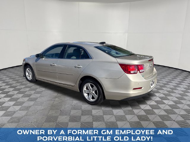 2015 Chevrolet Malibu view 4